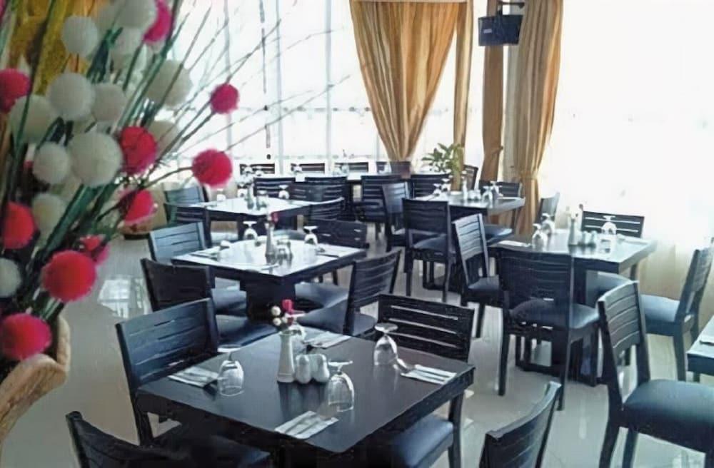 فندق سوتيرا سِريمبان المظهر الخارجي الصورة